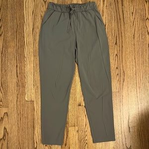 Lululemon Keep Moving 7/8 high rise pants size 4